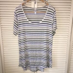 Donated⚠️ Lularoe Classic Tee